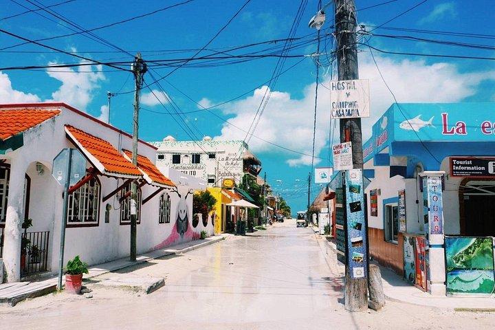 Discover the magic at HOLBOX & Punta Mosquito. Lunch included.