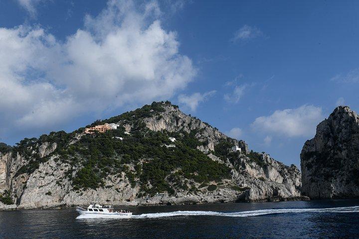 Capri Costa a Costa: Tour en barco con gruta azul opcional