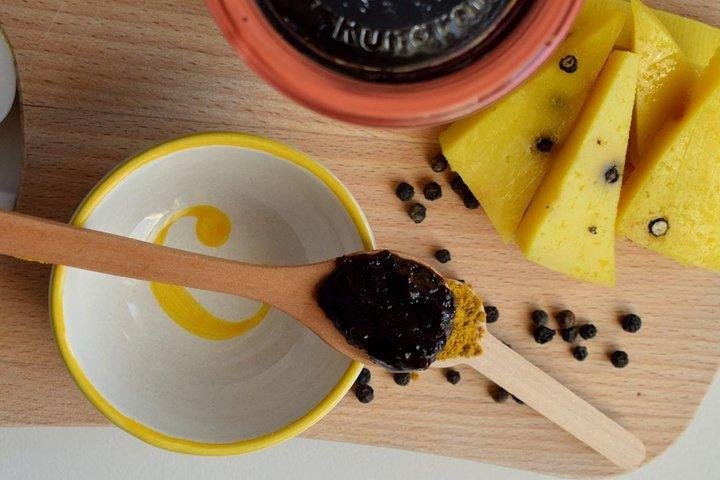 セラーでのワインの試飲