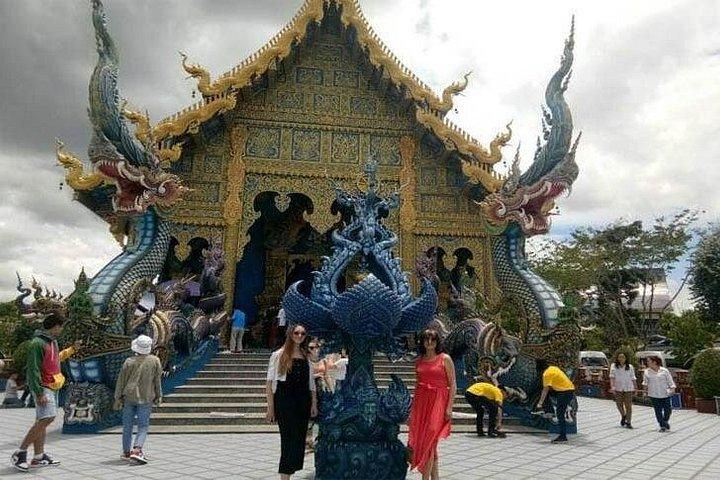 チェンマイ-チェンライ : 白い寺院-黒い博物館-青い寺院