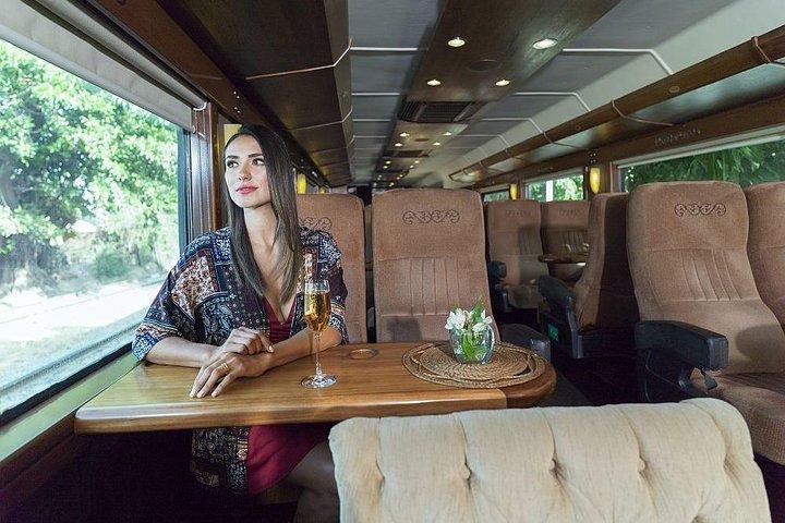 ホセ・クルヴォ・エクスプレス列車でグアダラハラからテキーラ・デイトリップ