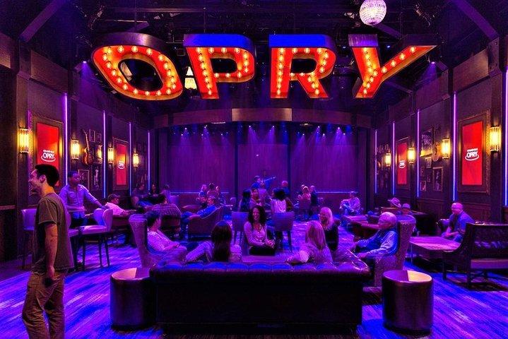 グランド オール オープリー VIP エクスペリエンス : ラウンジへのアクセスとアーティストの訪問を伴う入場