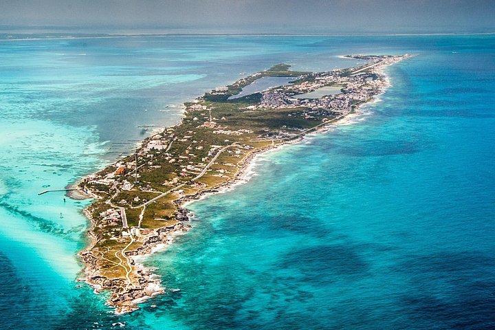 カタマラン島からイスラ・ムヘレス島シュノーケル、オープンバー＆ビーチクラブ