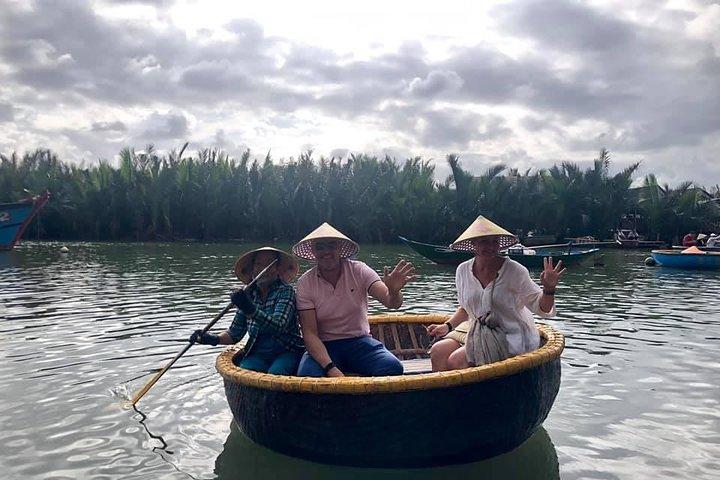 Cestino Giro in barca alla giungla di cocco e tour della città di Hoi An, mercato notturno
