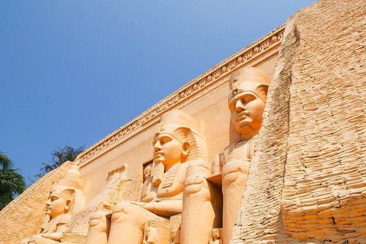 ルクソールからアスワン2泊：アブ・シンベル、フィラエ、ナイル博物館