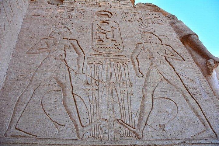 ルクソールからアスワン2泊：アブ・シンベル、フィラエ、ナイル博物館