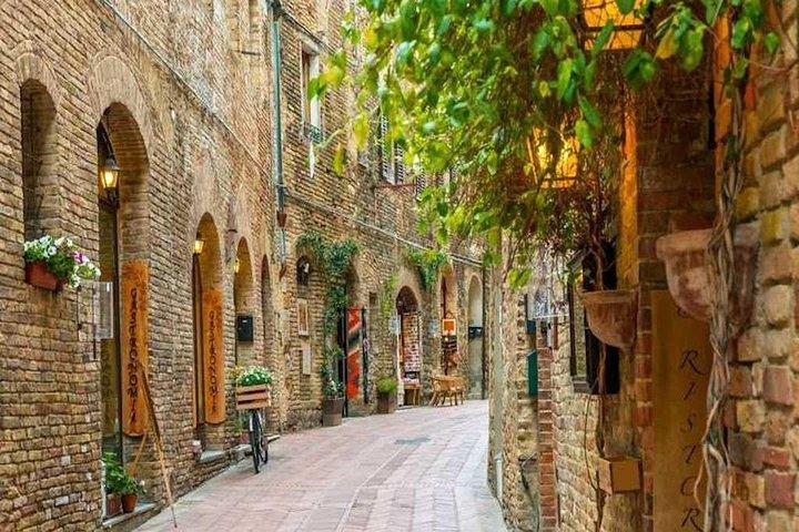 Viagem Privada em San Gimignano e Volterra saindo do Porto de Livorno