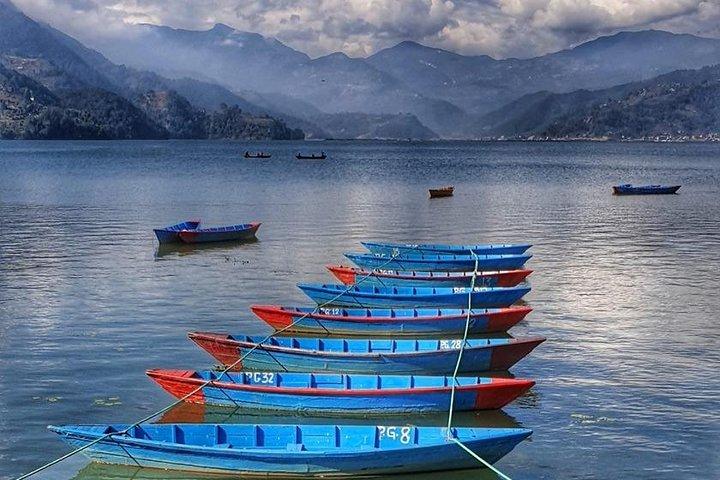 Geführte Tour zur Erkundung von Pokhara mit dem Privatwagen