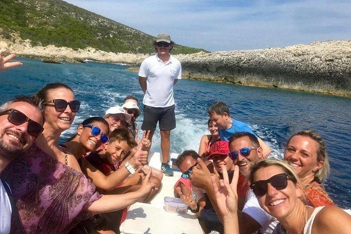 Passeio pela Caverna Azul - Excursão de grupo pequeno a cinco ilhas a partir de Split