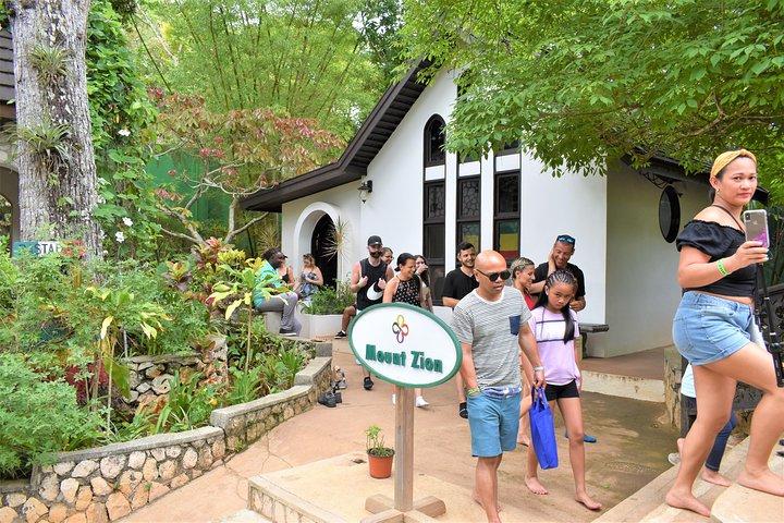 ボブ マーリーのナイン マイル日帰り旅行、グランド パラディウムからの入場とガイド付きツアー