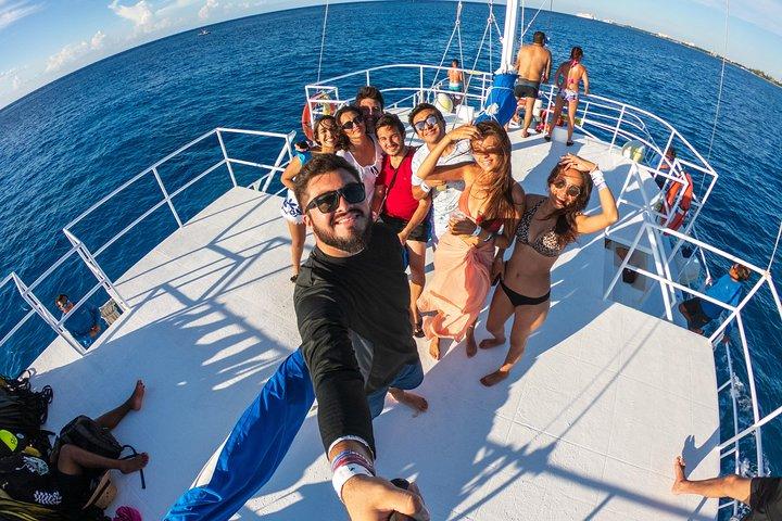 Cozumel Katamaran Schnorcheltour & Mittagessen®