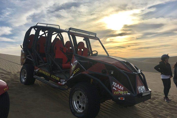 ワカチナ砂漠での砂丘バギーとサンドボーディング体験