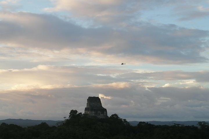 Excursión privada al atardecer Tikal VIP desde Flores Guatemala
