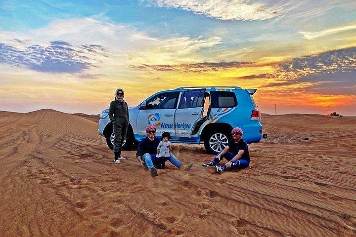 ドバイ砂漠サファリ、レッドデューンズでの夕べ、5つ星バーベキューディナー