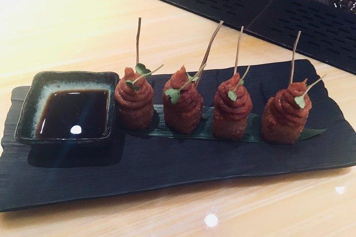 Experiencia gastronómica privada premium con local: todas las degustaciones incluidas