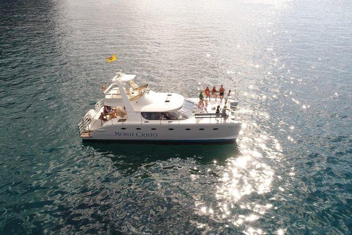 Location de catamaran privé avec transfert, buffet et plongée en apnée
