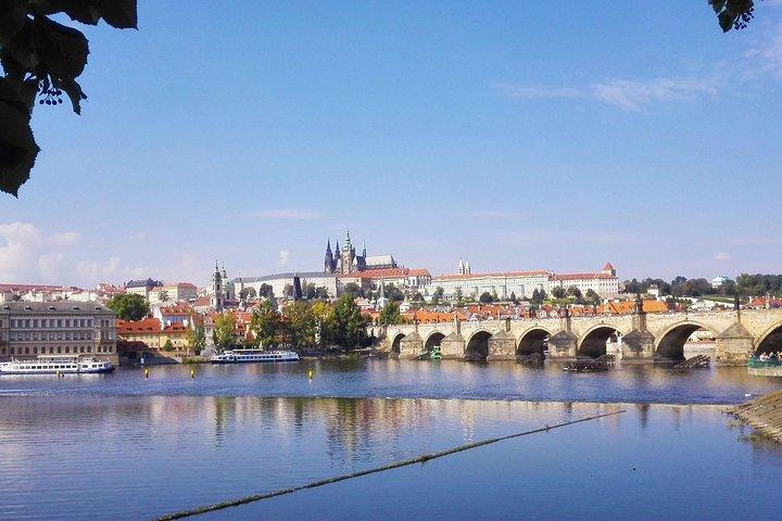 Krijg alle locaties in één tour te zien - Privétour door Praag per minibus