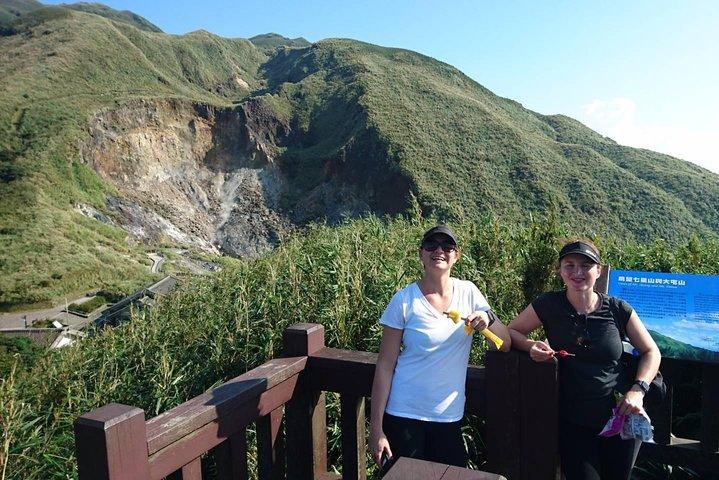 Keelung Shore Utflykt: Yangmingshan Hot Spring och Wild Vegetable Cuisine Tour