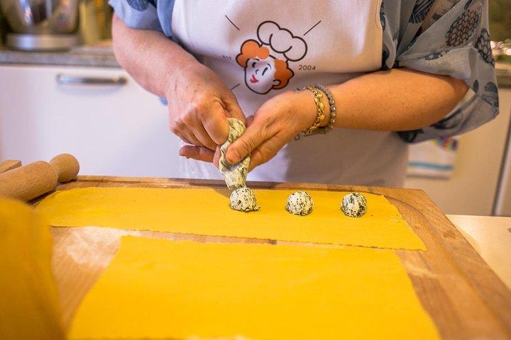 パルマでの試飲をしているセザリナの家でプライベートなパスタを作るクラス