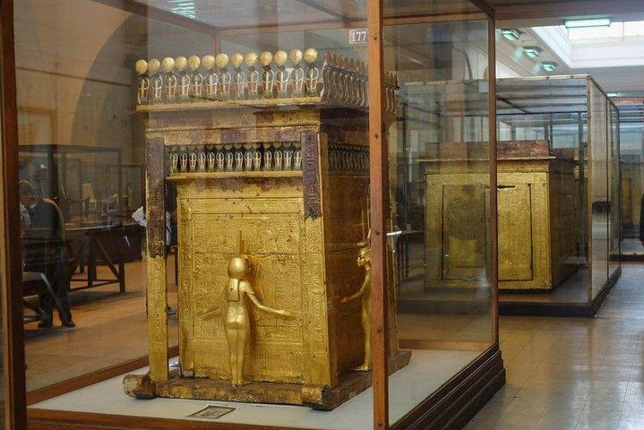 Grand musée égyptien et pyramides