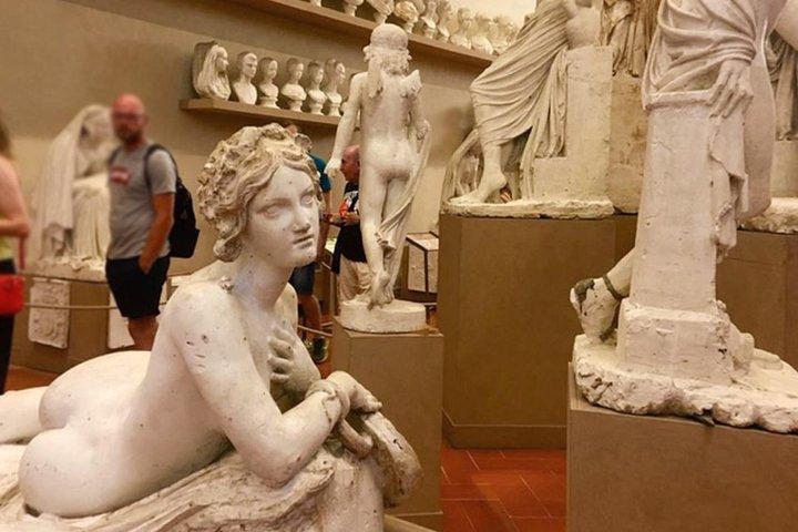 Van mit Blick und Accademia Gallery in Florenz