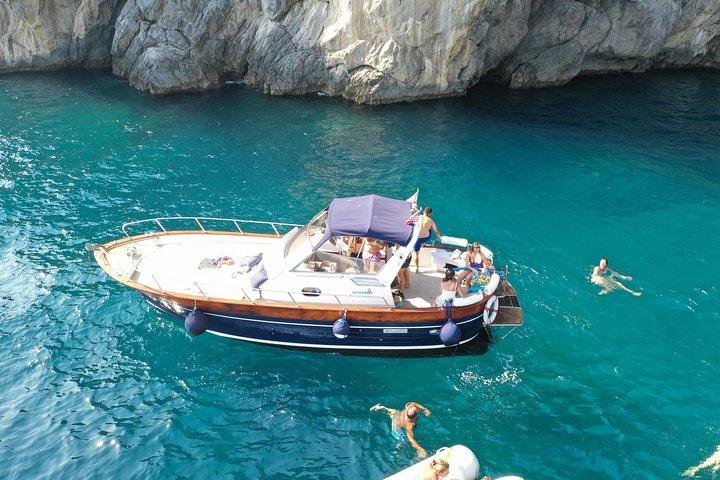 Tour de barco em grupo pequeno: Descubra a Costa Amalfitana a partir de Positano
