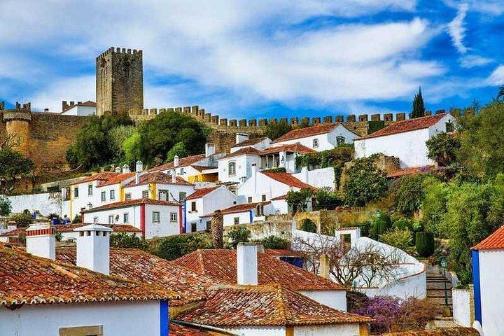 Porto to/from Lisbon private transfer with cities stops