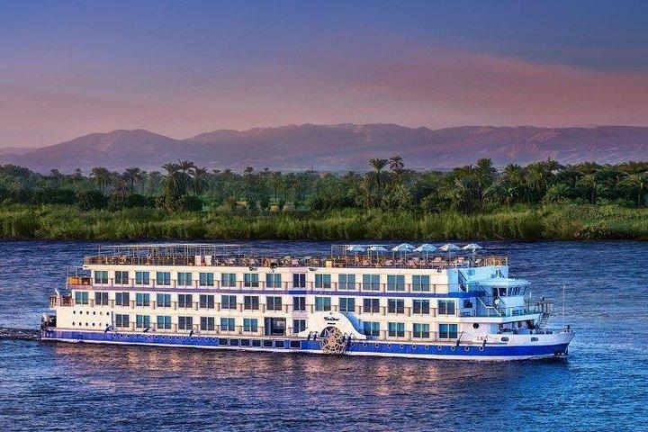 列車でカイロからの3日間と2泊のプライベートアスワンツアー