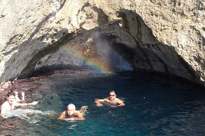 Tour 3h and half visit of all the caves, bathroom stop and aperitif
