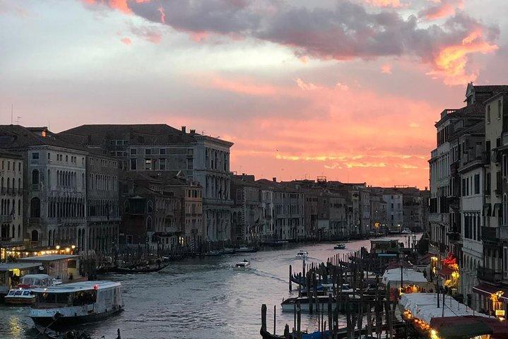 Veneza no pôr-do-sol - Excursão a pé privada e táxi aquático de luxo