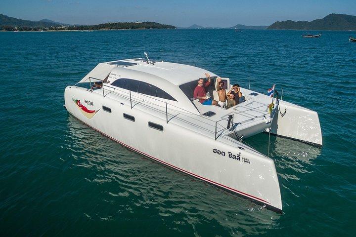 Nuevo catamarán a motor para excursiones a las islas Phang Nga y Phi Phi
