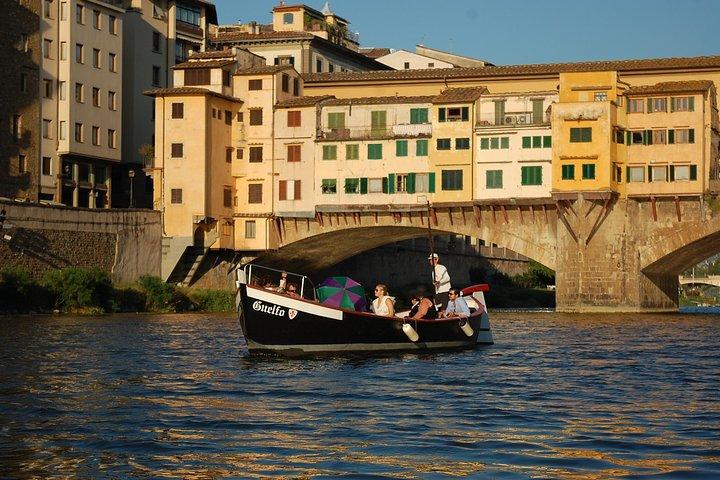 Vin sur l'eau à Florence: une visite privée en bateau avec apéritif