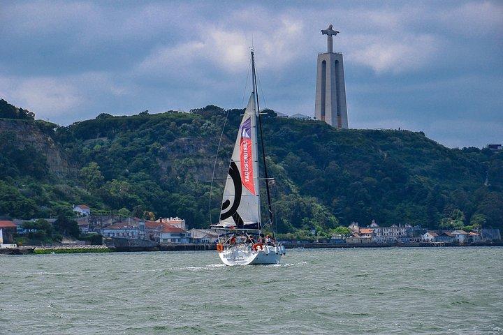 2 Hours Private Sailing Tour in Lisbon
