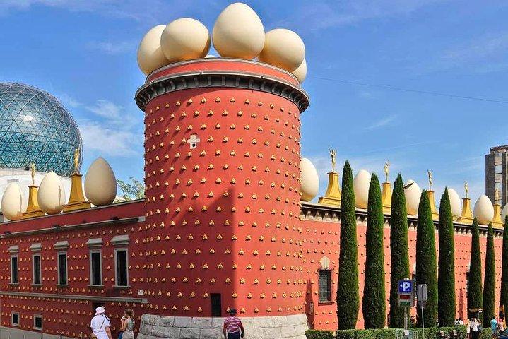 Private Dalí Museum & Gala Castle Tour + Authentic Local Lunch