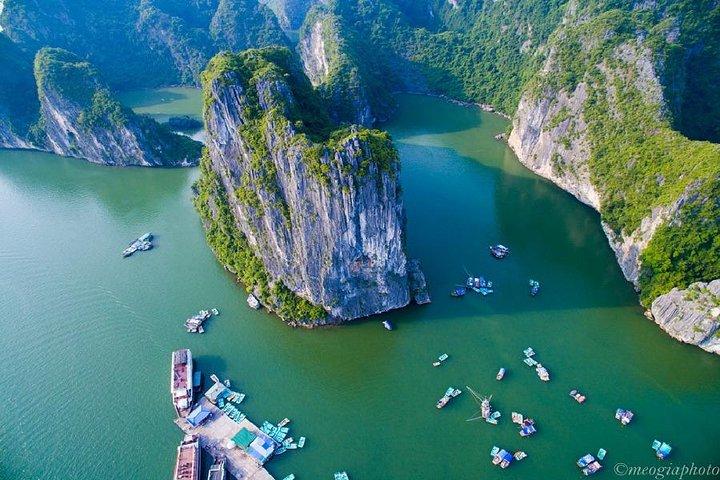 Halong Bay Day Trip 6-timmars kryssningstur [Round-Trip Highway] med lunch, havskajak eller bambubåt (radbåt)