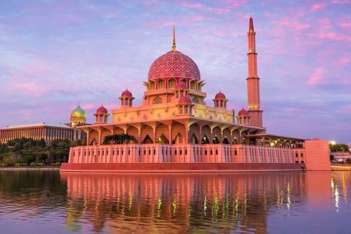 8 Attractions Putrajaya Half-Day City Tour