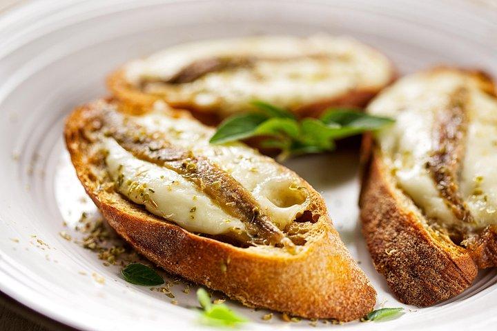 地元のイタリア人食前酒の芸術：ミラノで学び、楽しむ