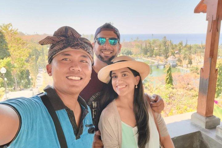Privater Autocharter auf Bali mit englischsprachigem Fahrer oder Reiseleiter