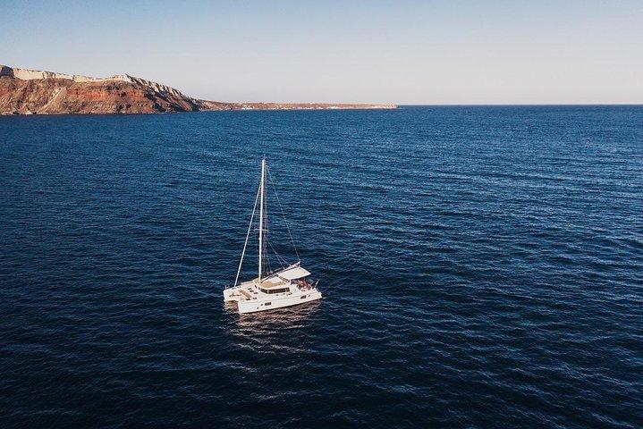 Romântico Sunset Catamaran Caldera Cruise com refeições e bebidas