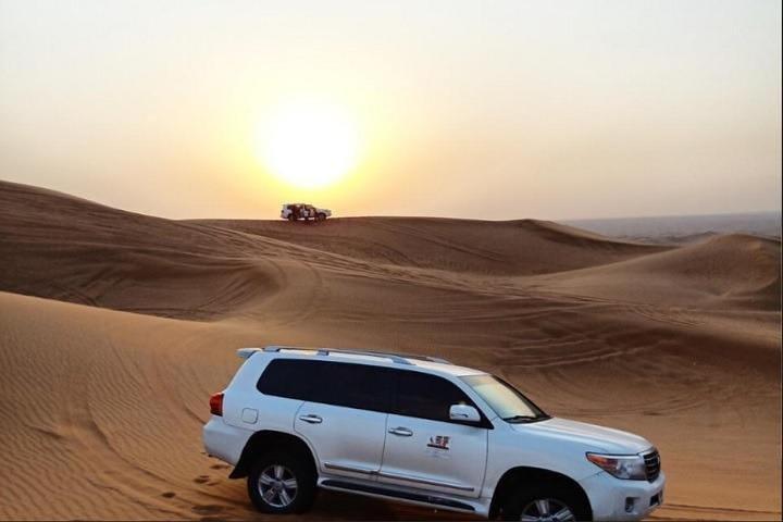Evening Desert Safari Dubai con cena buffet: vehículo privado