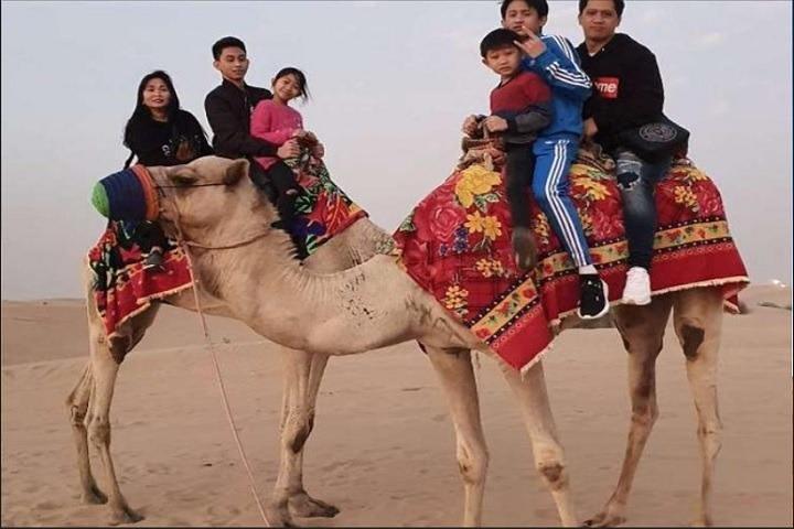 Abendwüstensafari Dubai mit Abendbuffet: Privatfahrzeug