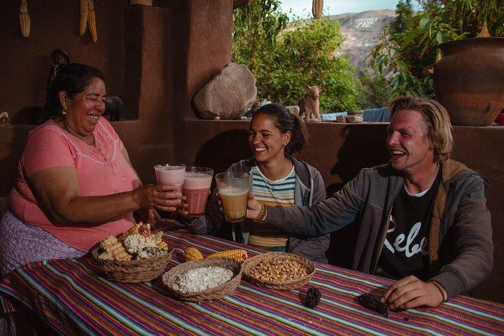 Stellen Sie mit lokalen Experten handgefertigte Schokolade, Chicha de Jora und Keramikornamente her