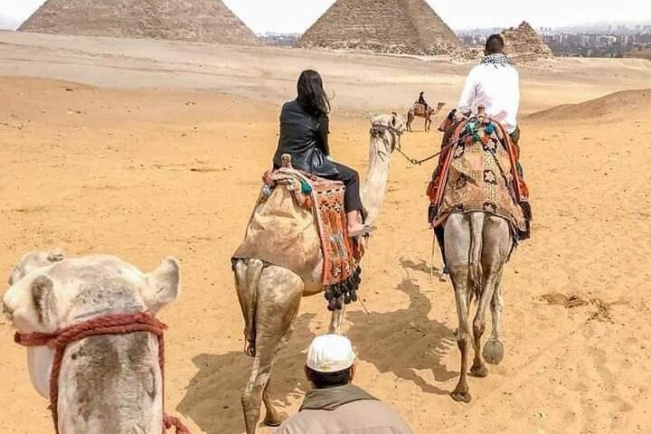 Ausflug in die Pyramidengegend mit einer Pferde- oder Kamelfahrt