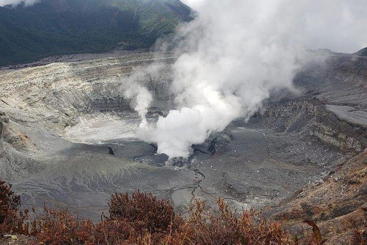 ポアス火山、コーヒー＆クラフトツアー-サンホセからグレーシア＆サルキ
