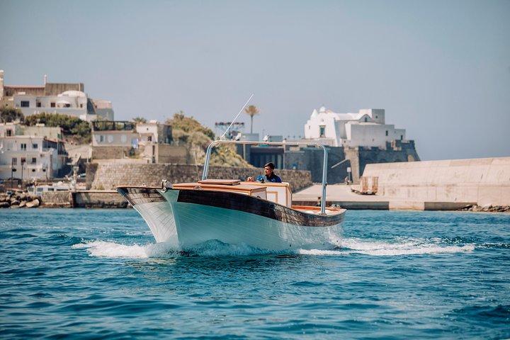 Ganztägige Bootstour auf der Insel Ischia mit einem typischen Ischia-10-Meter-Start