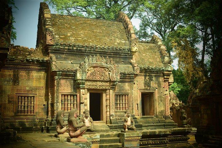 1 Day Private Tour Angkor Wat & Banteay Srey