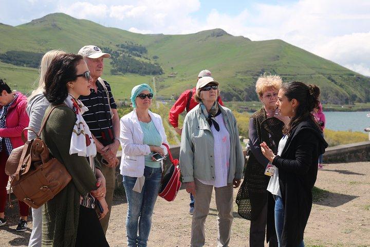 Excursão em grupo: templo pagão de Garni, mosteiro de Geghard, lago Sevan, Sevanavank