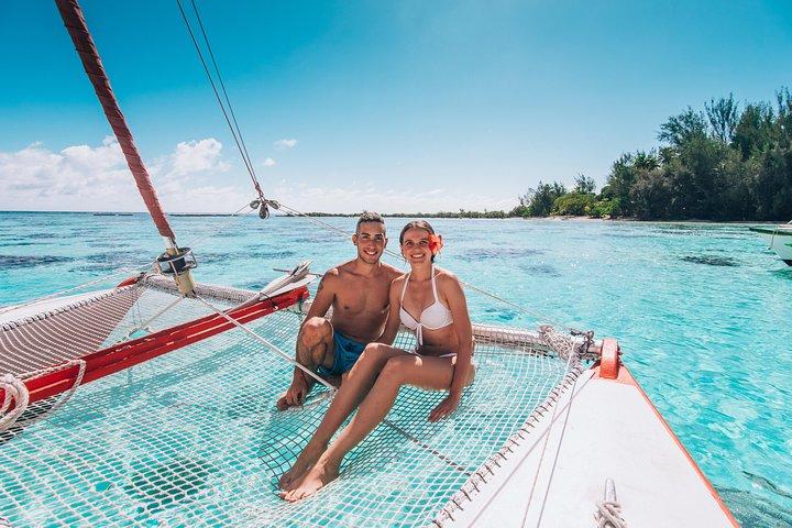 Tour di mezza giornata PRIVATO: Moorea Snorkeling e vela su un catamarano di nome Taboo