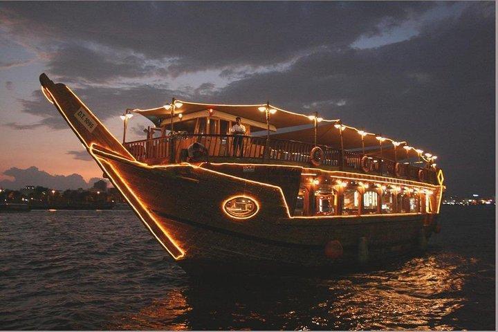 Cena en el crucero Dubai Creek Dhow