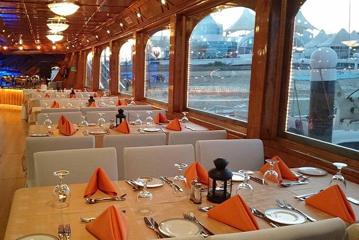 Dubai Creek Dhow Cruise Middag